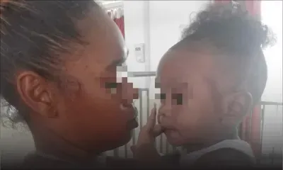 En essayant sa moto de Noël : un garçon d’un an manque de se faire écraser par une voiture