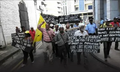 Port-Louis : marche pacifique contre la carte d’identité biométrique