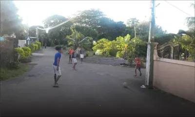 Rich Fund, un petit village figé dans le temps : les enfants jouent dans la rue