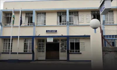 La Tour Koenig : un jeune homme mord le pouce d'un policier