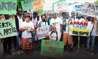 Lutte contre le piratage: des artistes dans la rue