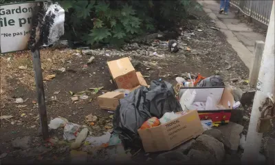 Des ordures sur la route Rivière-Sèche à Floréal