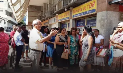 Fermeture de l’usine Future Textiles : rassemblement des ex-employés devant le ministère du Travail