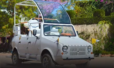 Visite du pape à Madagascar : la papamobile malgache est une Mazana II cabriolet
