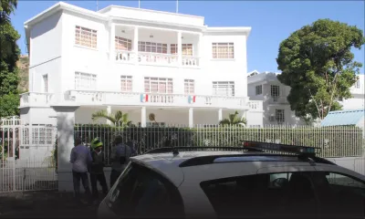 Coups de feu en direction de l’ambassade française : trois «silhouettes» aperçues