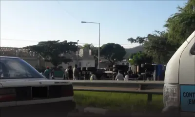 Riche-Terre : un poids lourd se renverse et provoque un embouteillage monstre