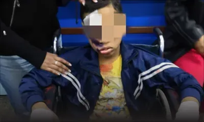 Un garçon de 9 ans chute d’un autobus - La mère du petit : «Le bus a roulé sur la main de son fils»