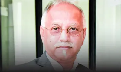 Sunil Dowarkasing, consultant en développement durable : «La barge sera une source continue de pollution»