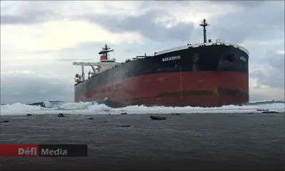 Naufrage du Wakashio à Pointe d’Esny  : la coque endommagée, le vraquier prend l'eau