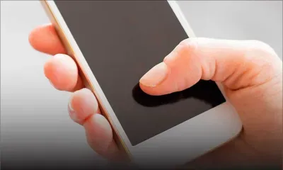 Un téléphone neuf qualifié de défectueux : l’acheteur réclame un geste commercial