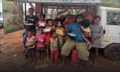 Vikram Sevathean offre des repas à des nécessiteux