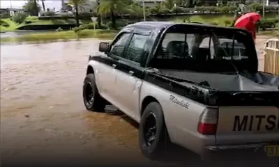 Un 4X4 embourbé à Riche-Terre