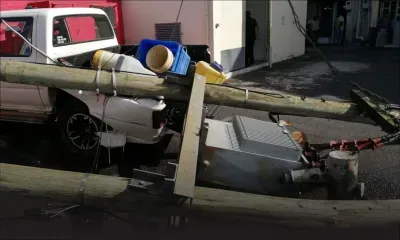 Vacoas : un transformateur électrique s’écroule sur un 4X4