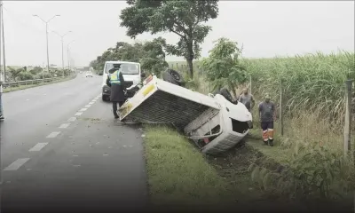 Mapou : une camionnette finit les quatre roues en l'air