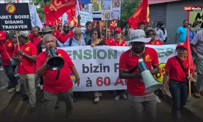 [En images] Marche pacifique contre la réforme des pensions ce samedi