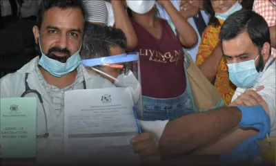 Campagne de vaccination anti-Covid-19 : le Dr Geelani Sajad Hussain reçoit la première dose