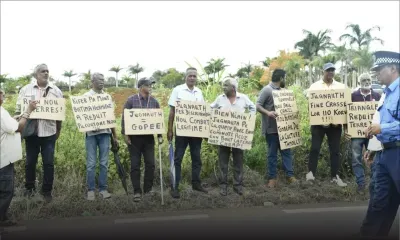 [En images] Nouvelle manifestation du mouvement « Rann Nou Later » à Côte-d’Or, Pravind Jugnauth absent
