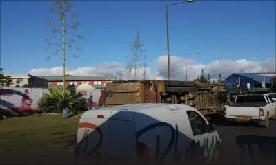 Phoenix : un camion de ramassage d’ordures se renverse