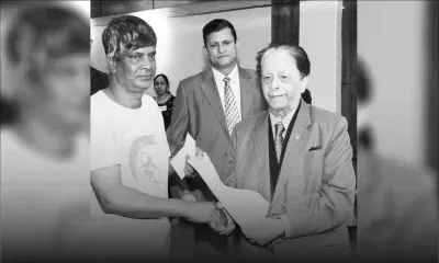 Ex-Riche Terre Land settlement: Prime Minister hands over title deeds to planters