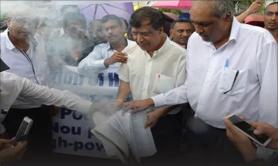 [Bande-son] Des infirmiers brûlent le rapport du PRB