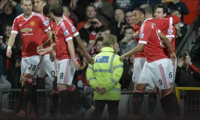Premier League : ManU à un point d'Arsenal, Liverpool roi du derby