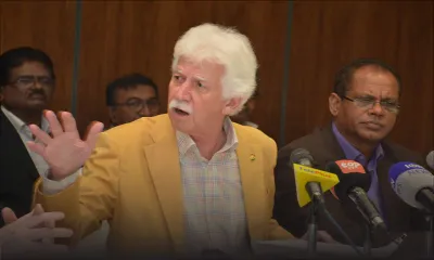 Paul Bérenger: «Le voyage privé en Inde de sir Anerood Jugnauth passe très mal»