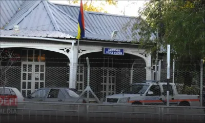 Port-Louis : un hommne nu agresse trois policiers