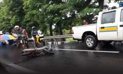Coromandel : un grave accident entre un motocycliste et un camion provoque un embouteillage 