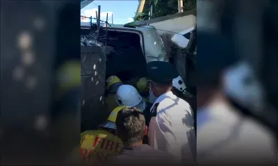 Baie-du-Tombeau : un poids lourd se renverse, des passants tentent de voler des produits frigorifiés