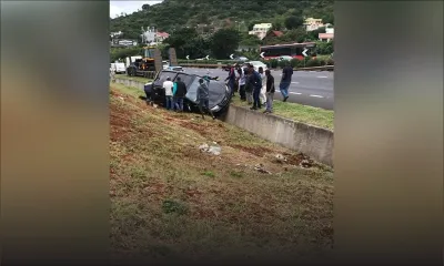 Montebello : une voiture termine sa course dans un caniveau après une sortie de route