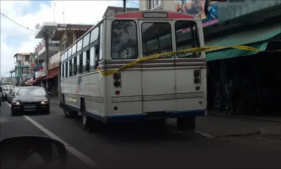 Bel-Air : il exhibe son sexe et provoque un accident ; le bus bloque toujours la circulation