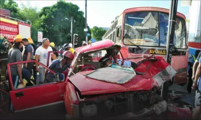 [Vidéo] Port-Louis : quatre blessés dans une collision entre un 4x4 et un bus 