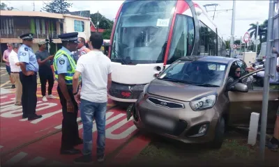Collision entre une voiture et le tram vendredi - La conductrice impliquée : «Kan monn tape, monn trouv lamor pe vini»