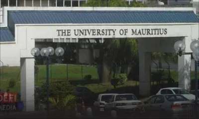 Adrien Duval à l'UOM : encourager les jeunes à participer à la démocratie parlementaire