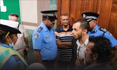 Interdiction d'accès des journalistes à la salle d'audience : vif échange entre des policiers et Al Khizr Ramdin