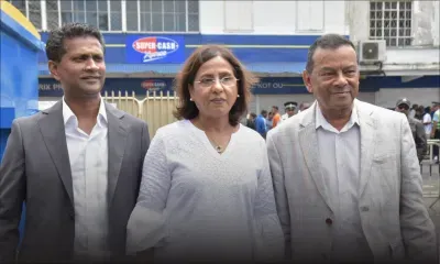 Nomination Day : Ivan Collendavelloo , Fazila Daureeawoo et Seety Naidoo arrivent pour se porter candidats