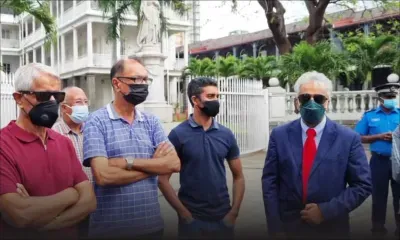 Suspendu pour huit séances parlementaires : nouvelle manifestation symbolique d’Arvin Boolell devant l’Assemblée nationale