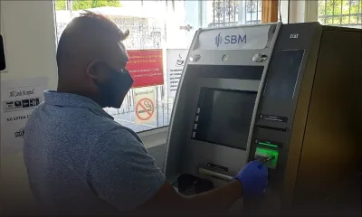 Un ATM de la State Bank of Mauritius (SBM) installé au supermarché Dream Price à Vallée-des-Prêtres