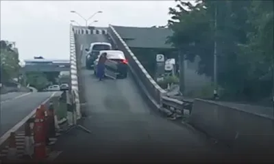 Sur l’autopont de Plaine-Lauzun : un automobiliste enlève un 'barrage' pour continuer sa route