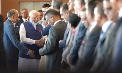 Retour en images sur l'arrivée de Modi à Maurice et son accueil au son de "dholoks" et de chants