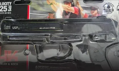 En provenance des États-Unis : un Baby Air Gun et deux pistolets électriques saisis à l’aéroport