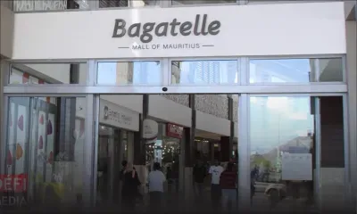 Incendie au centre commercial de Bagatelle