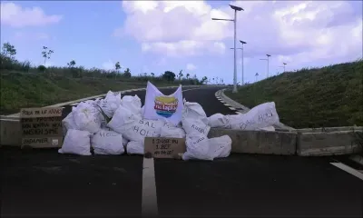 Nouvelle route d’accès à La-Cambuse: le mouvement Aret Kokin Nu Laplaz proteste
