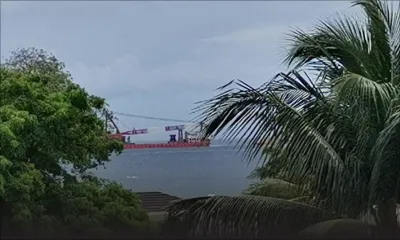 Wakashio : la barge Hong Bang 6 jette l’ancre dans la baie de Tamarin