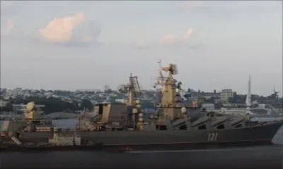 Ukraine : le vaisseau amiral de la flotte russe en mer Noire "gravement endommagé"