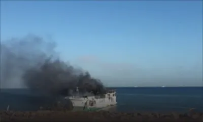 Incendie au Port : le bateau taïwanais remorqué à Bain-des-Dames