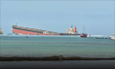Le Wakashio ne s'est pas brisé, le pompage du fioul se poursuit