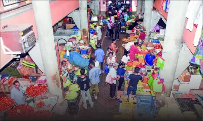 Au marché : les légumes, un luxe après   les intempéries