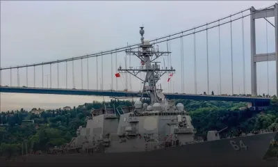 Un destroyer américain abat plusieurs missiles en mer Rouge, "potentiellement" vers Israël