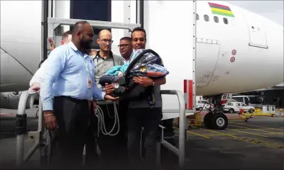 Bébé miracle : Marie-Cléanne est arrivée à Maurice, l’ambulance escortée par des motards de la police